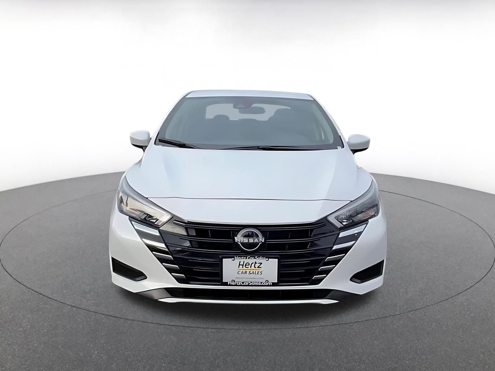 Used 2025 Nissan Versa SV image 4