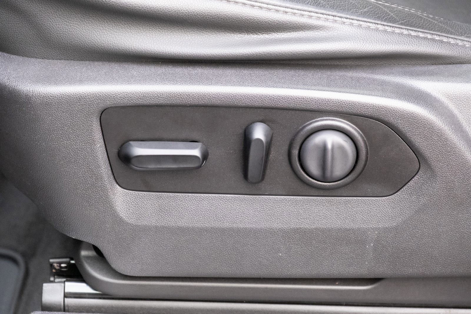 Used 2020 Chevrolet Silverado 1500 RST w/ All-Star Edition image 12