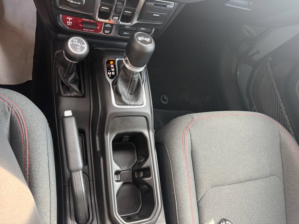 Used 2025 Jeep Wrangler Unlimited Rubicon AWD/4WD image 15