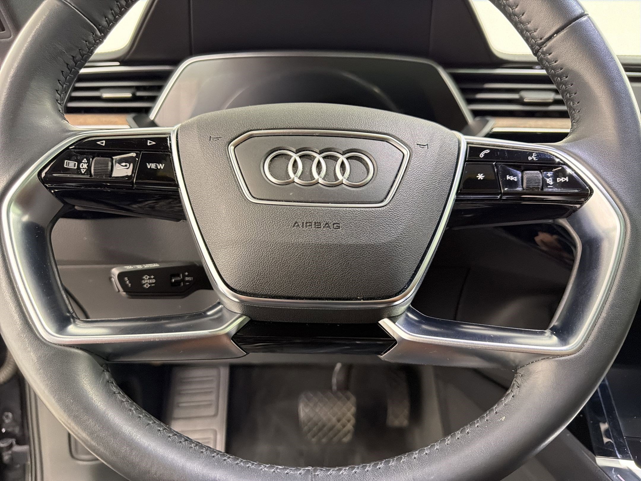 Used 2019 Audi e-tron Prestige w/ Prestige Package AWD/4WD image 17