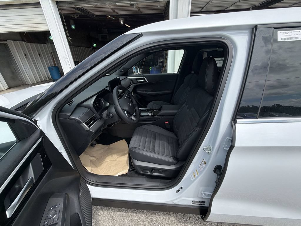 New 2026 Mitsubishi Outlander LE FWD image 11