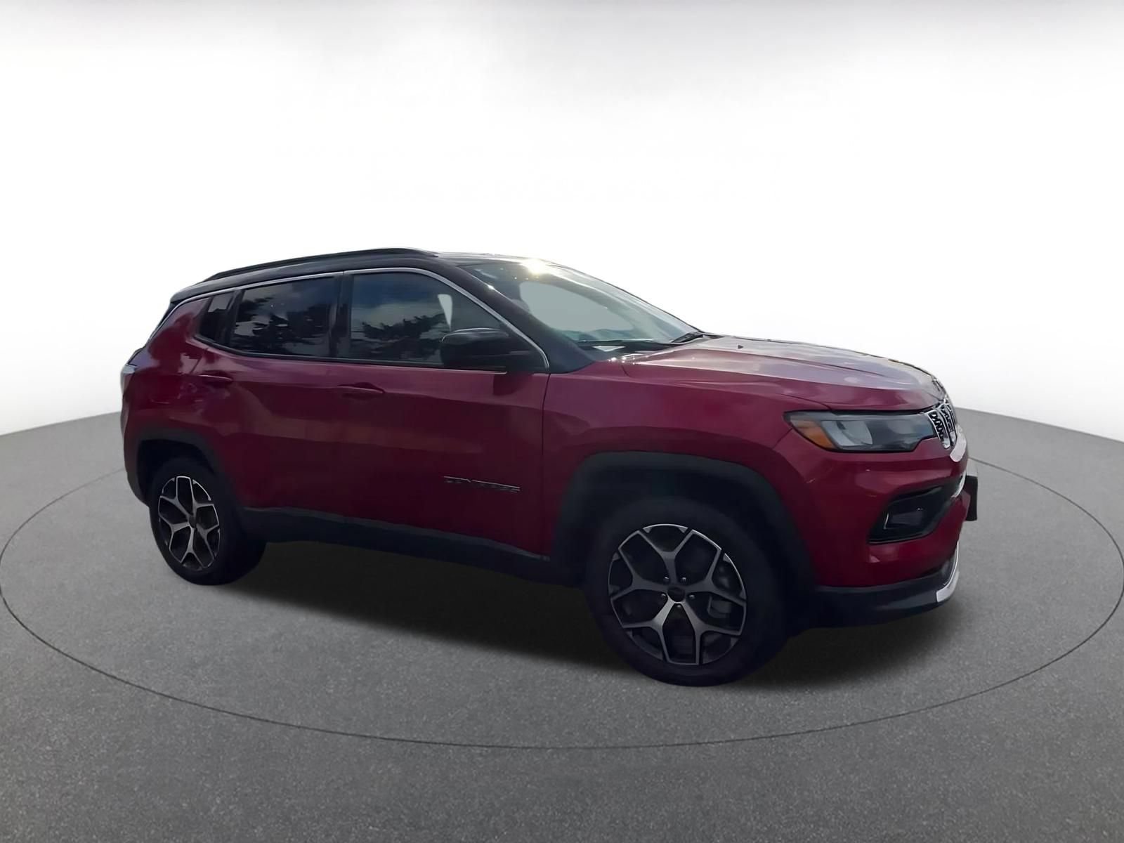 Used 2025 Jeep Compass Limited AWD/4WD image 2