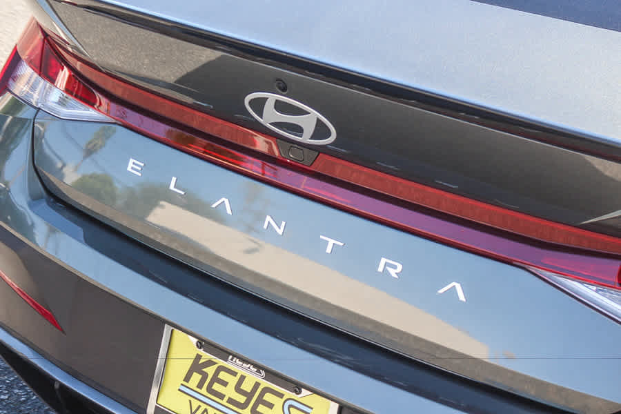 Certified 2025 Hyundai Elantra SEL FWD image 9