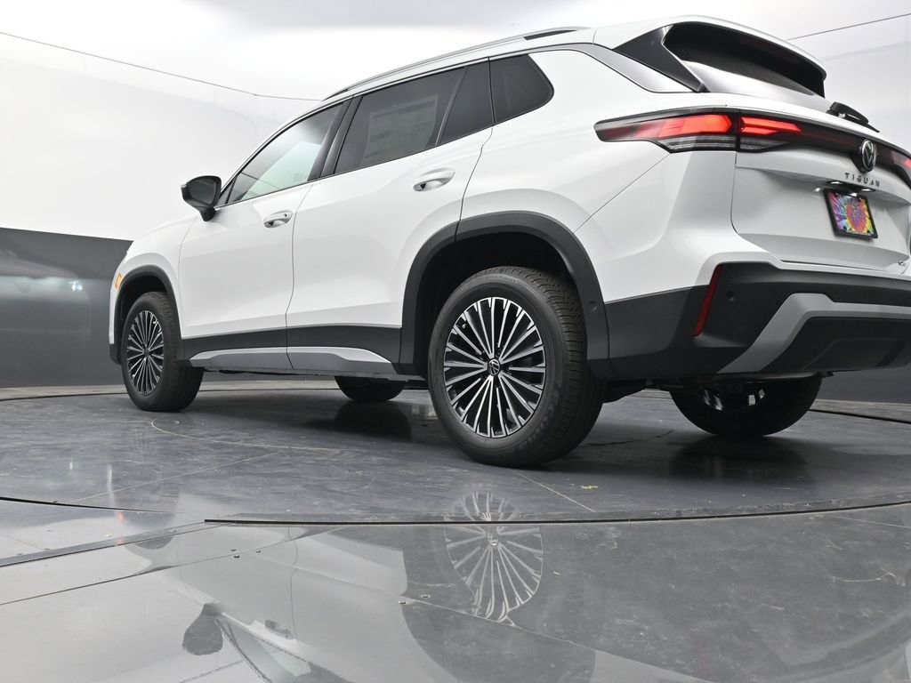 Used 2025 Volkswagen Tiguan S image 27