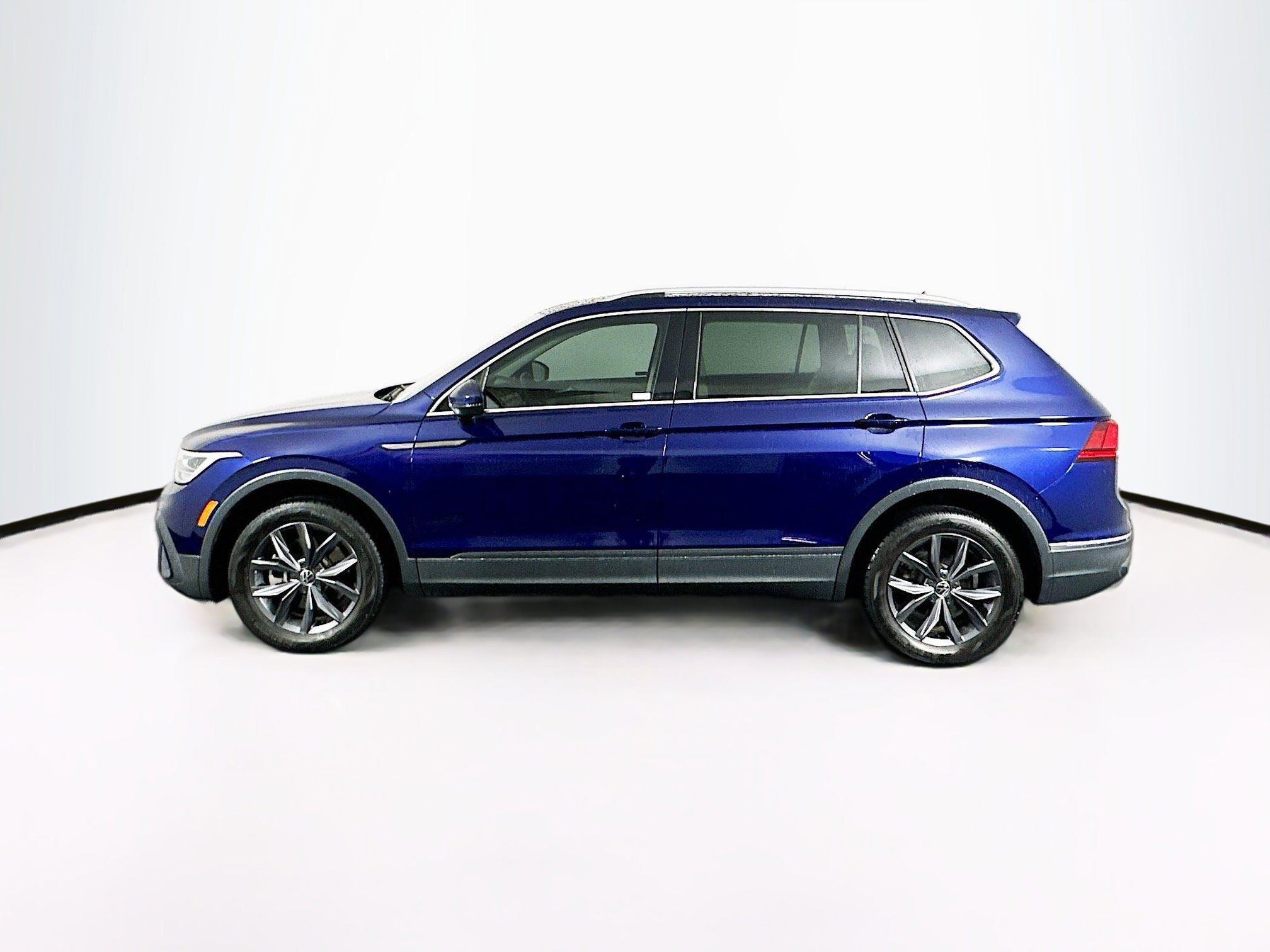Used 2022 Volkswagen Tiguan SE image 4