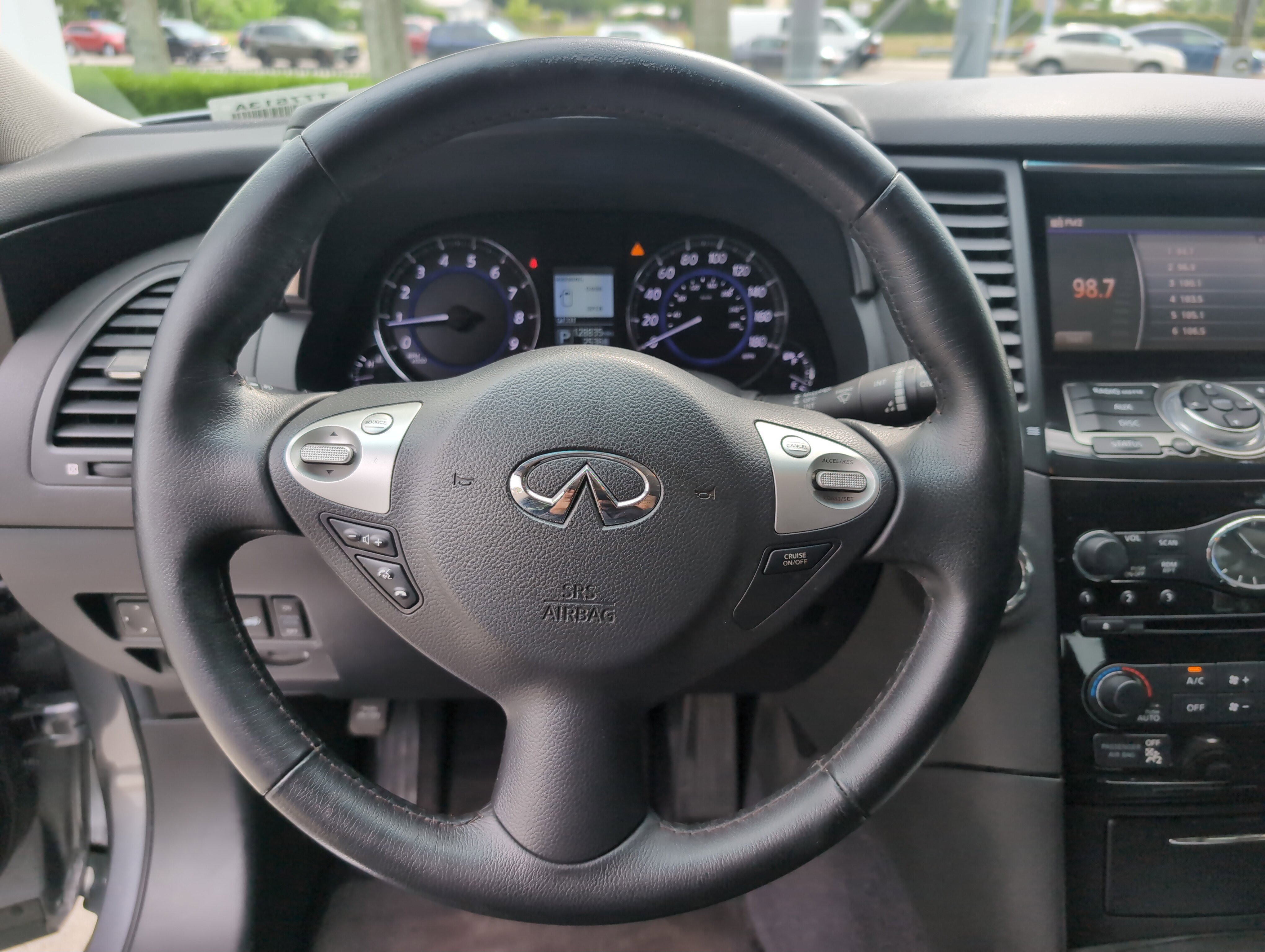 Used 2017 INFINITI QX70 AWD image 18
