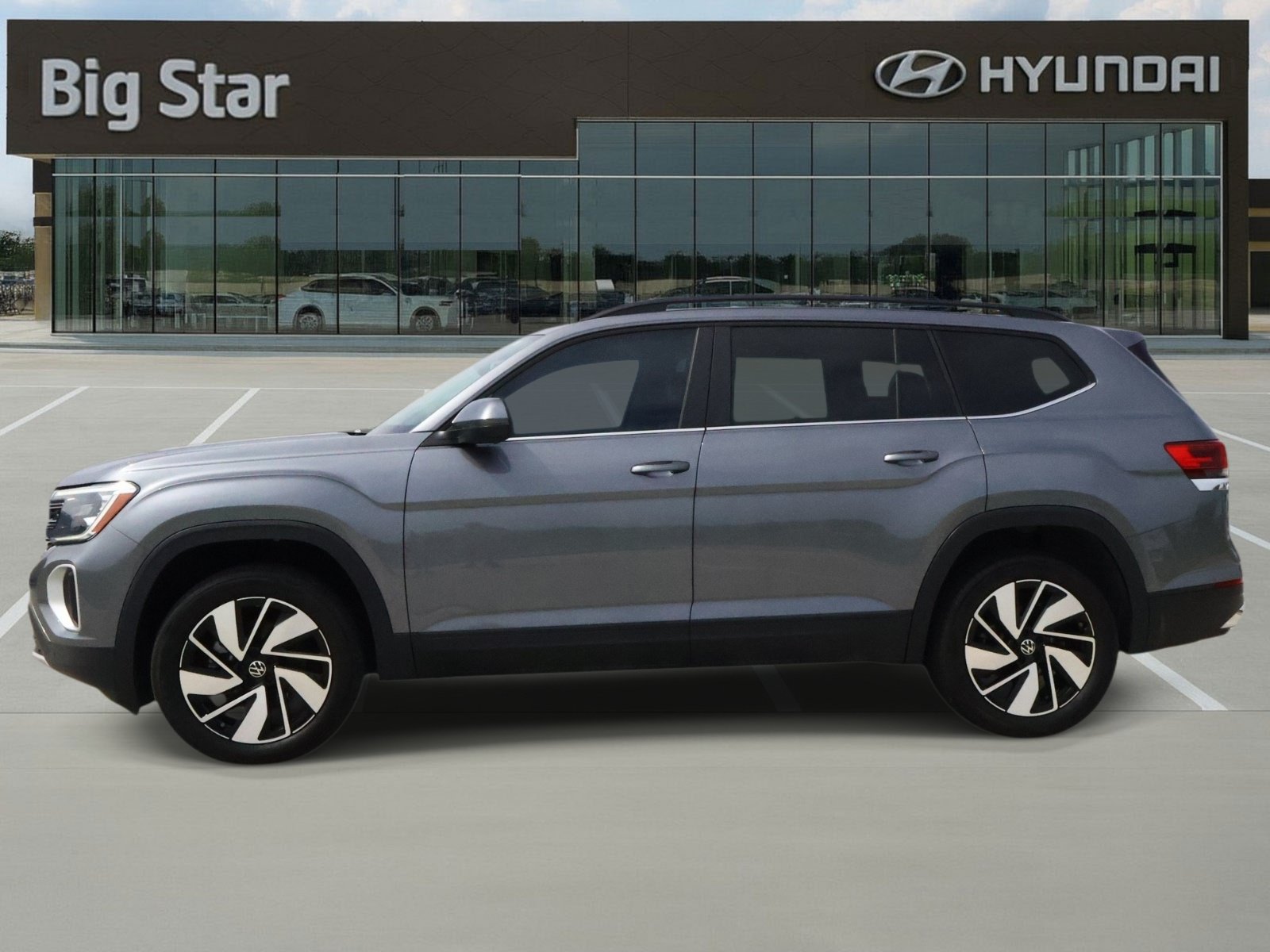 Used 2024 Volkswagen Atlas SE FWD image 2