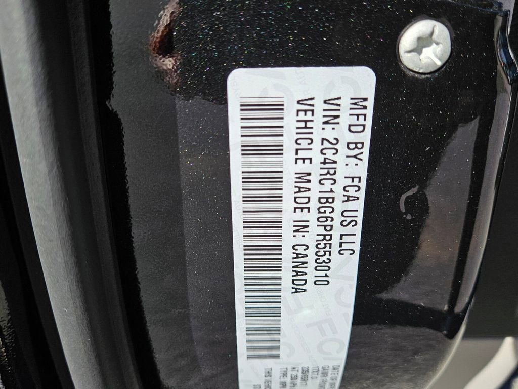 Used 2023 Chrysler Pacifica Touring-L image 6