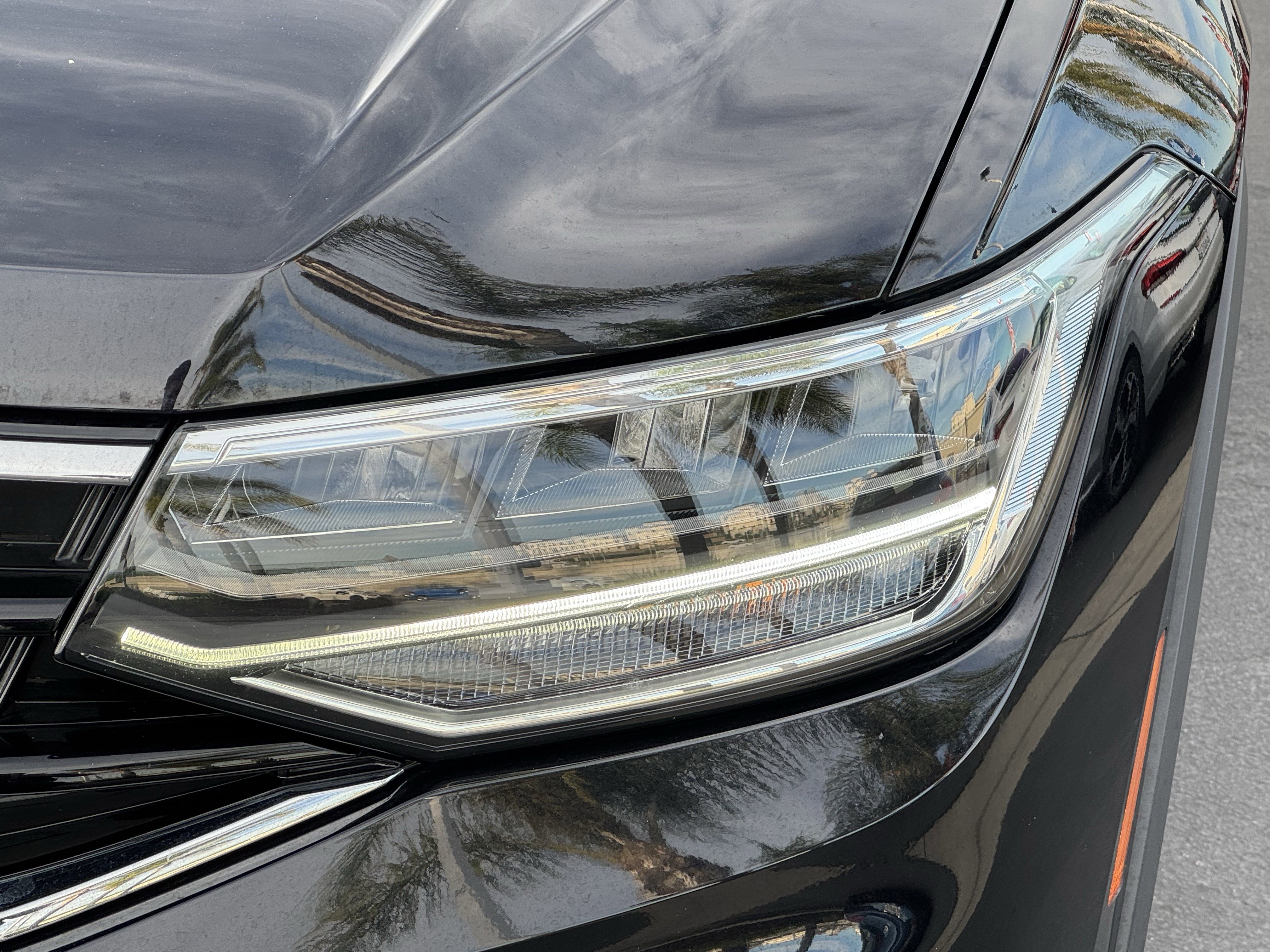 Certified 2023 Volkswagen Tiguan SE R-Line image 6