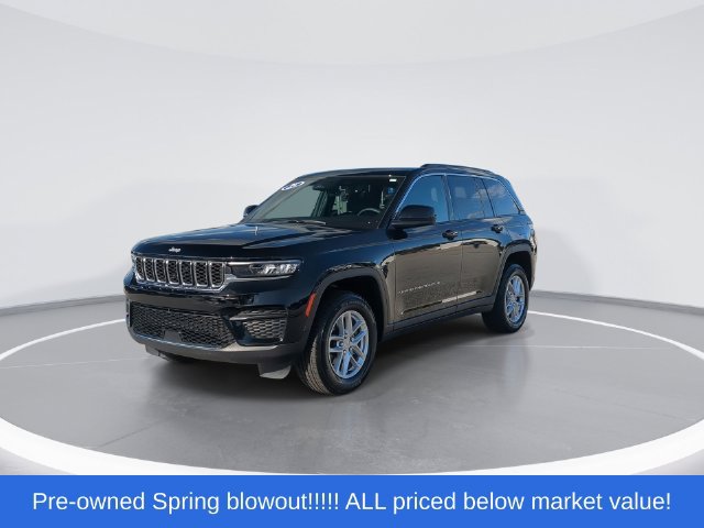 Used 2025 Jeep Grand Cherokee Laredo X AWD/4WD image 4
