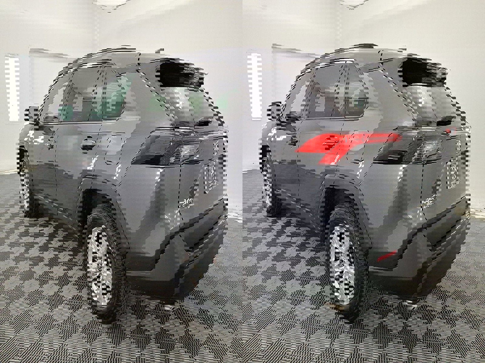 Used 2020 Toyota RAV4 XLE image 21