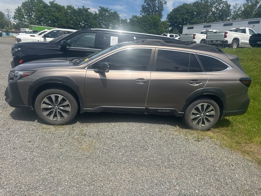 Used 2023 Subaru Outback Limited AWD/4WD image 4