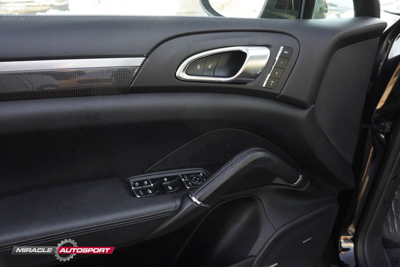 Used 2014 Porsche Cayenne Turbo image 16