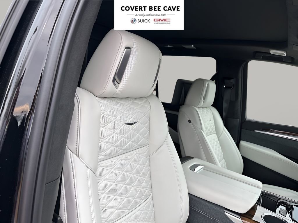 Used 2026 Cadillac Escalade Platinum Sport w/ LPO, Floor Liner Package image 17