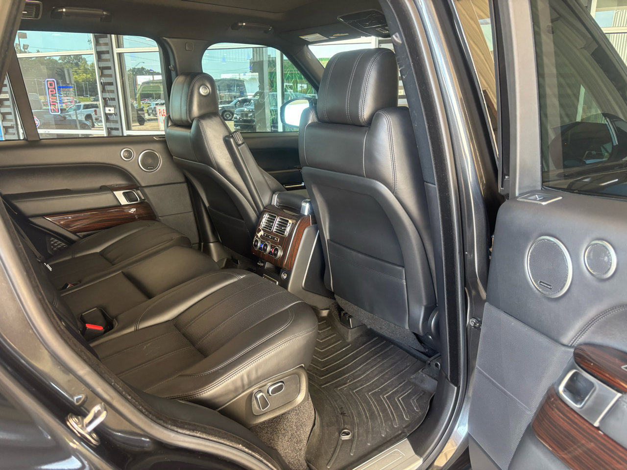 Used 2014 Land Rover Range Rover Supercharged image 22