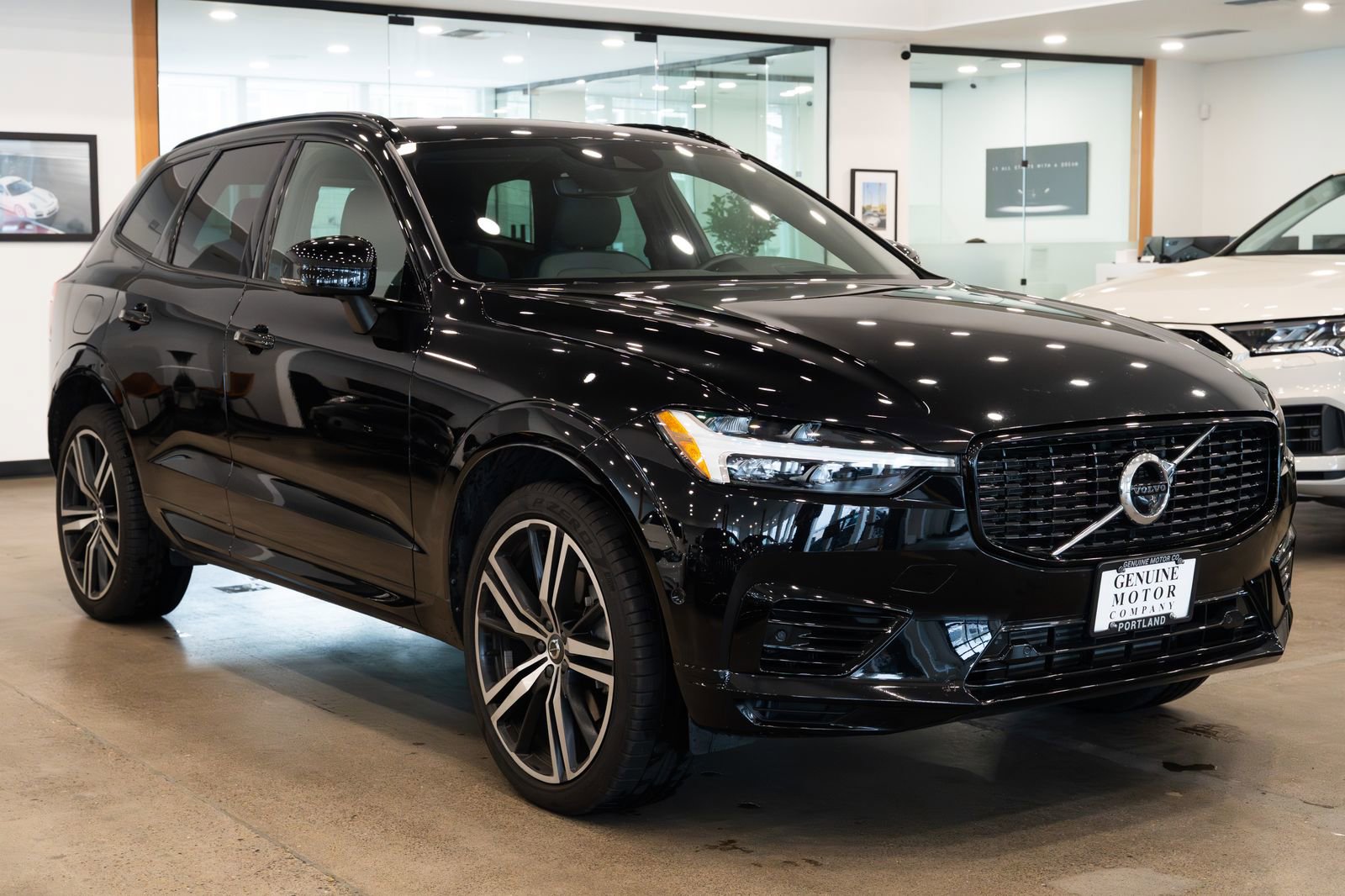 Used 2021 Volvo XC60 T8 R-Design w/ Advanced Package AWD/4WD image 3