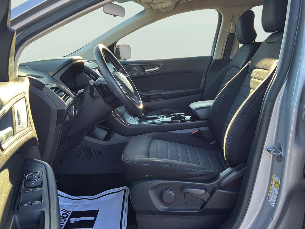 Used 2018 Ford Edge SE image 13
