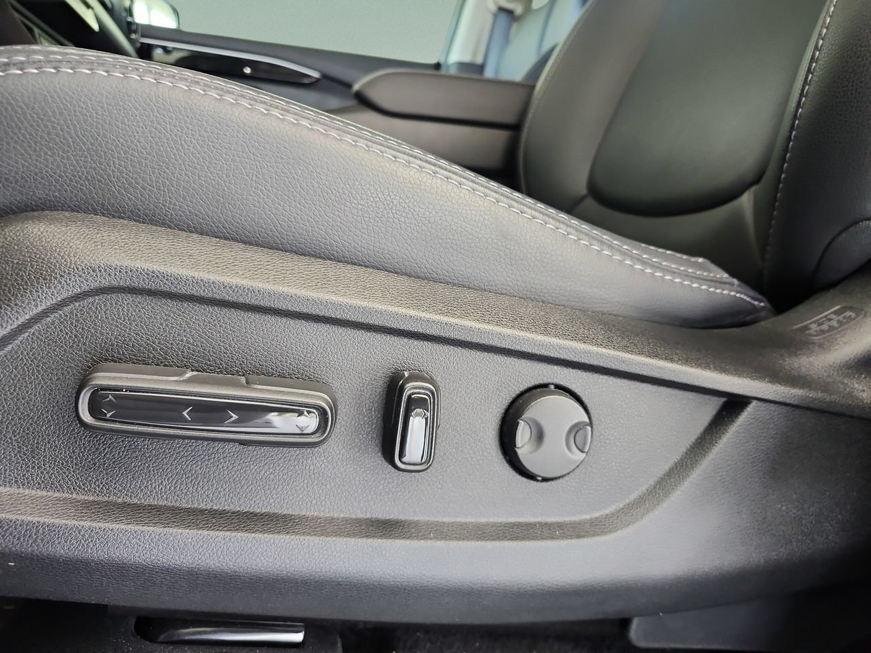 Used 2025 Honda Pilot Touring image 14