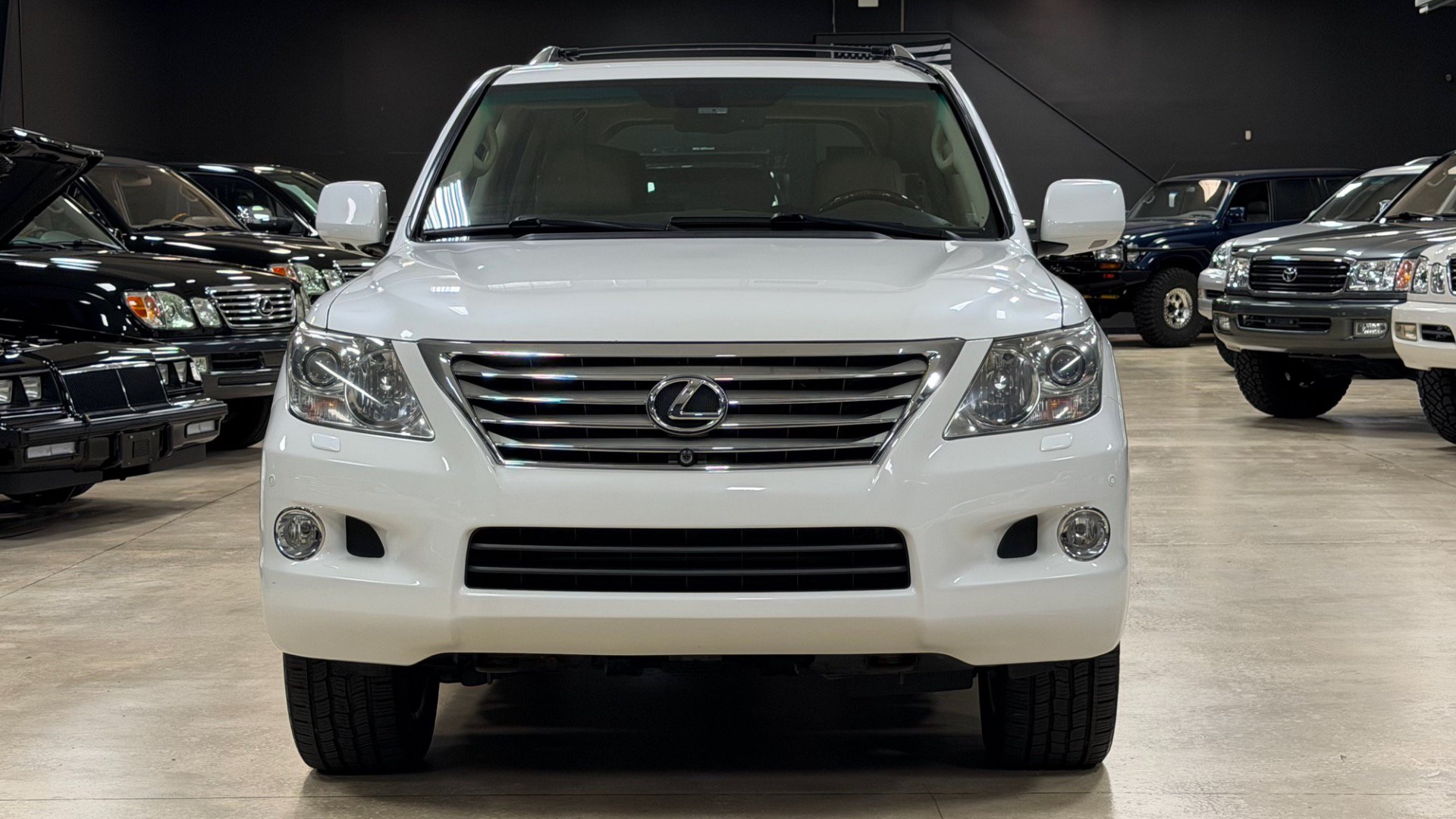 Used 2009 Lexus LX 570 4WD image 3