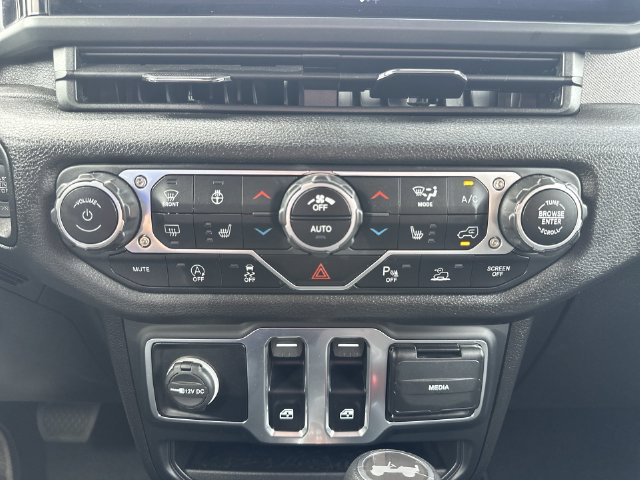 Used 2025 Jeep Wrangler Sport AWD/4WD image 19