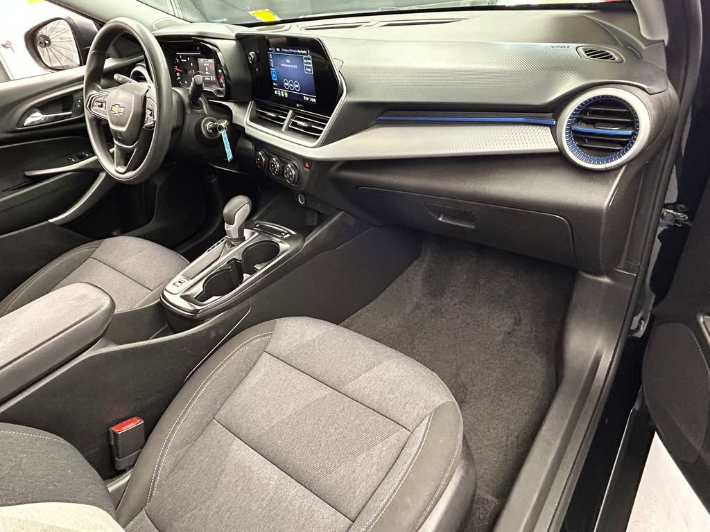Used 2024 Chevrolet Trax LS image 41
