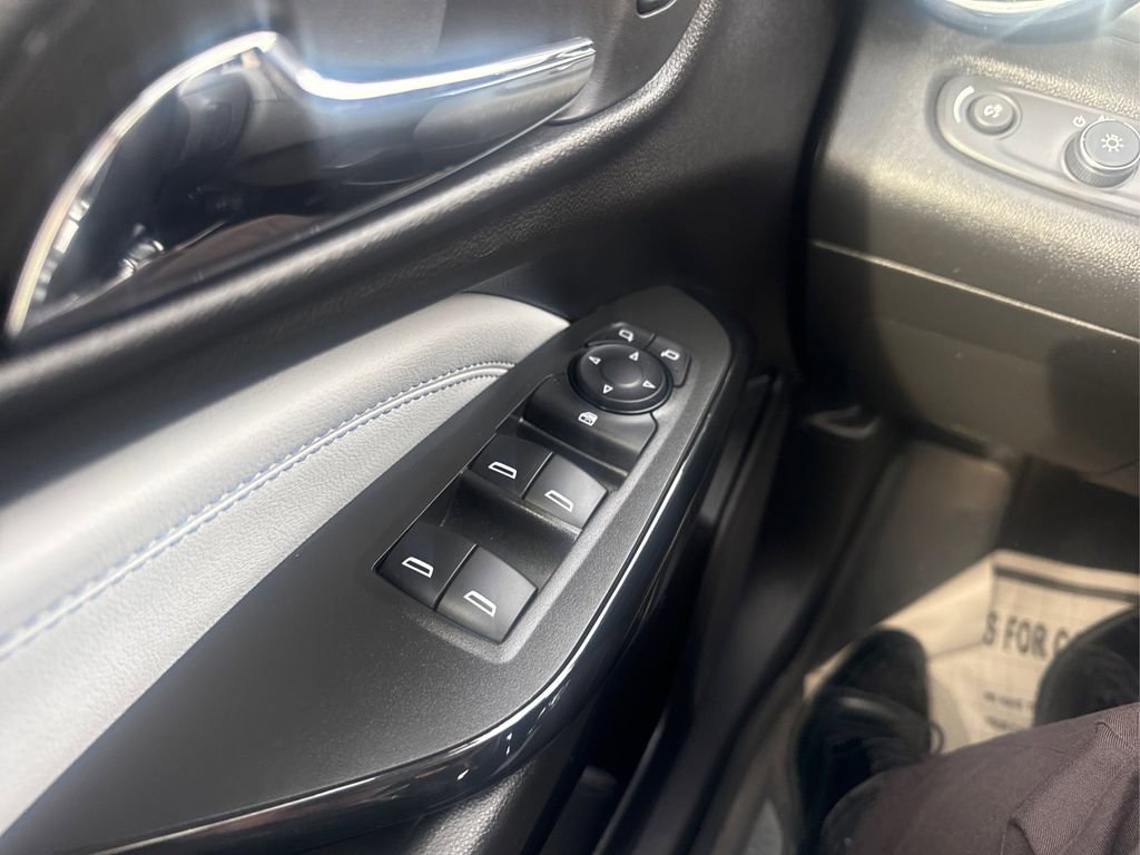 Used 2024 Chevrolet Trax LT w/ Driver Confidence Package FWD image 32