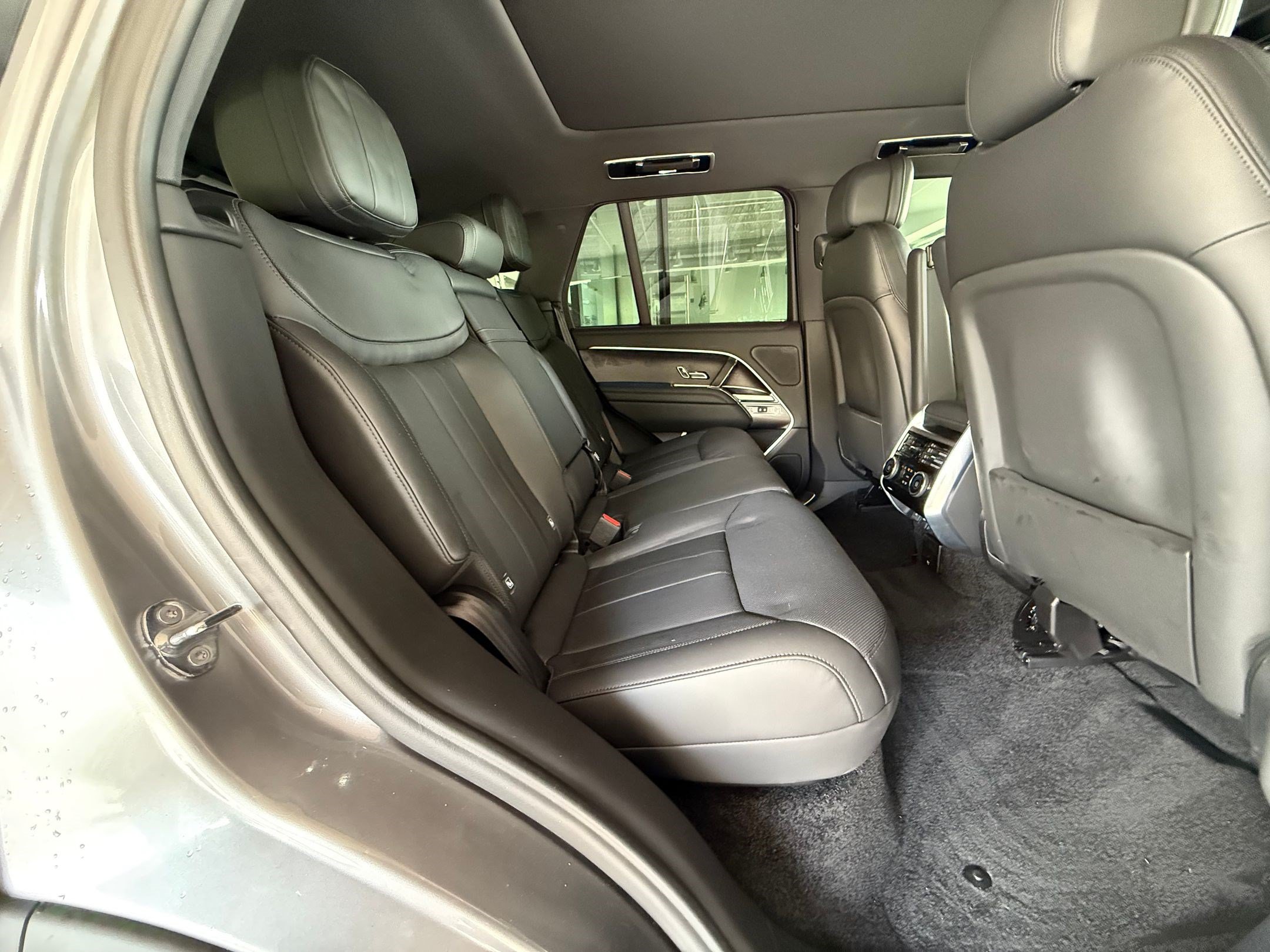 Certified 2025 Land Rover Range Rover SE AWD/4WD image 30