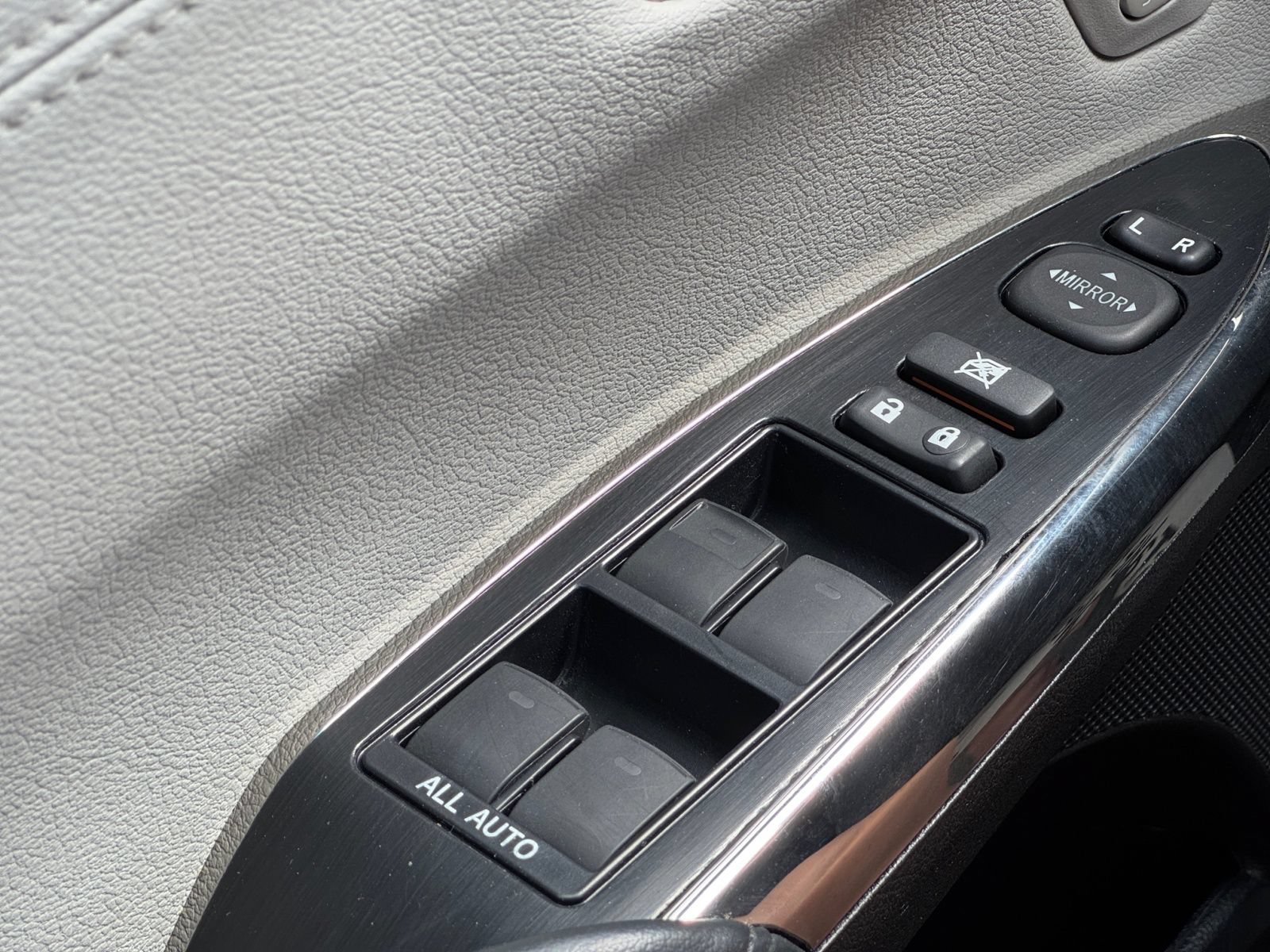 Used 2018 Toyota Avalon XLE Premium w/ Carpet Mat Package FWD image 17