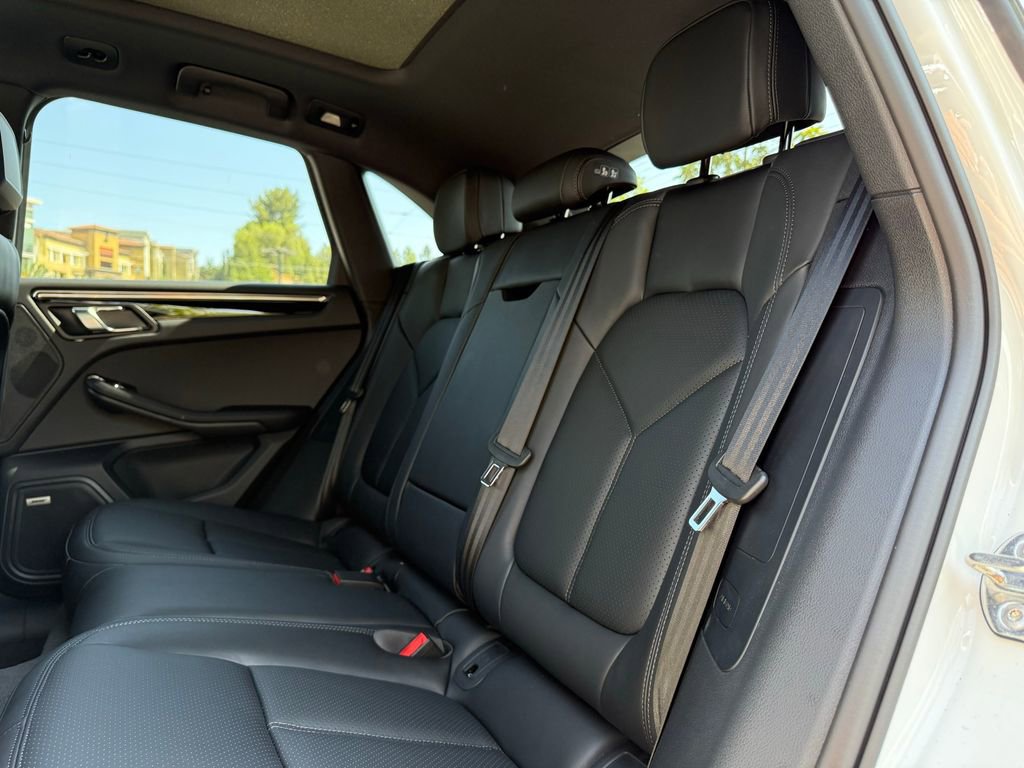 Used 2025 Porsche Macan image 29