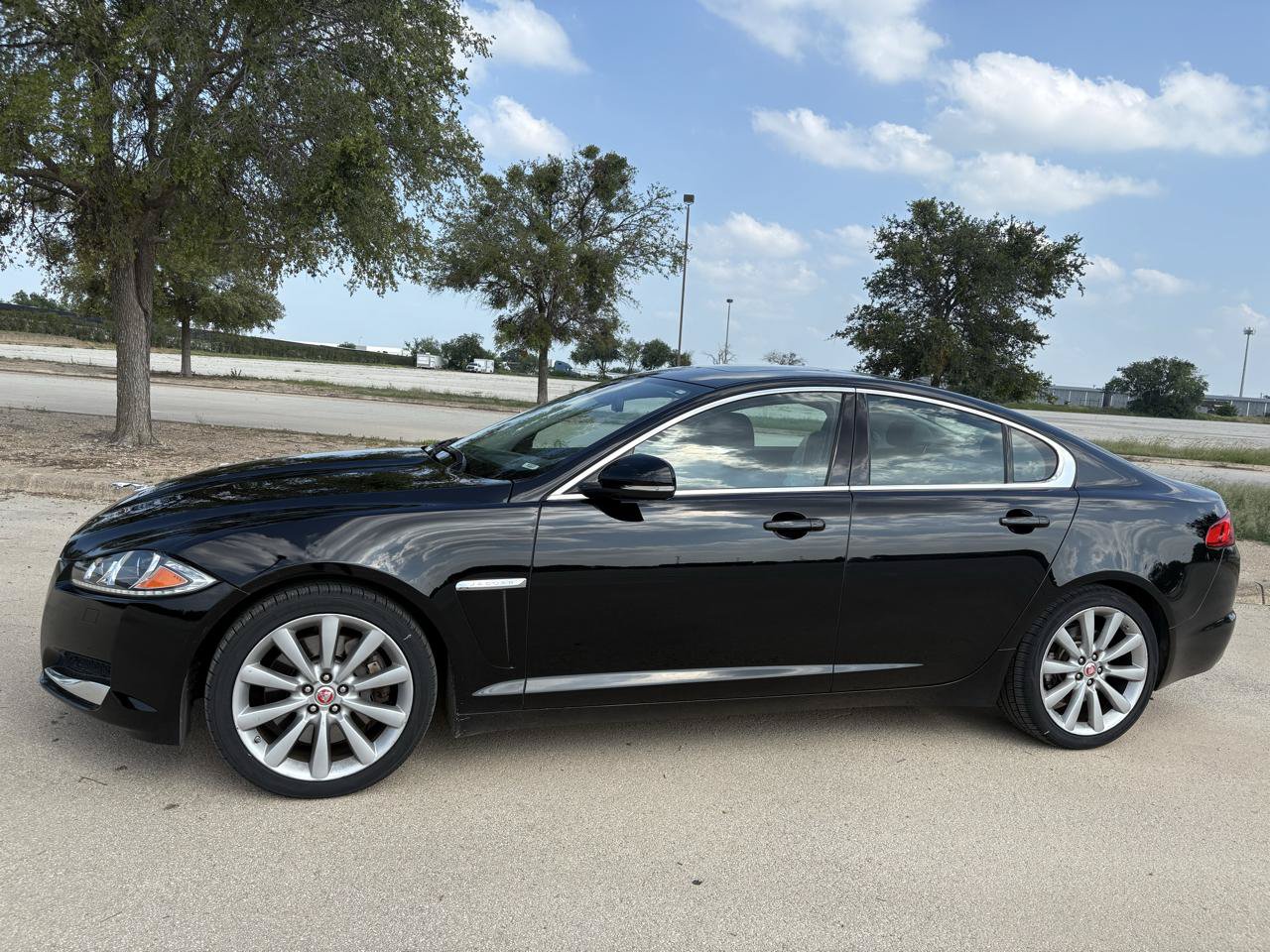Used 2014 Jaguar XF 3.0 AWD/4WD image 2