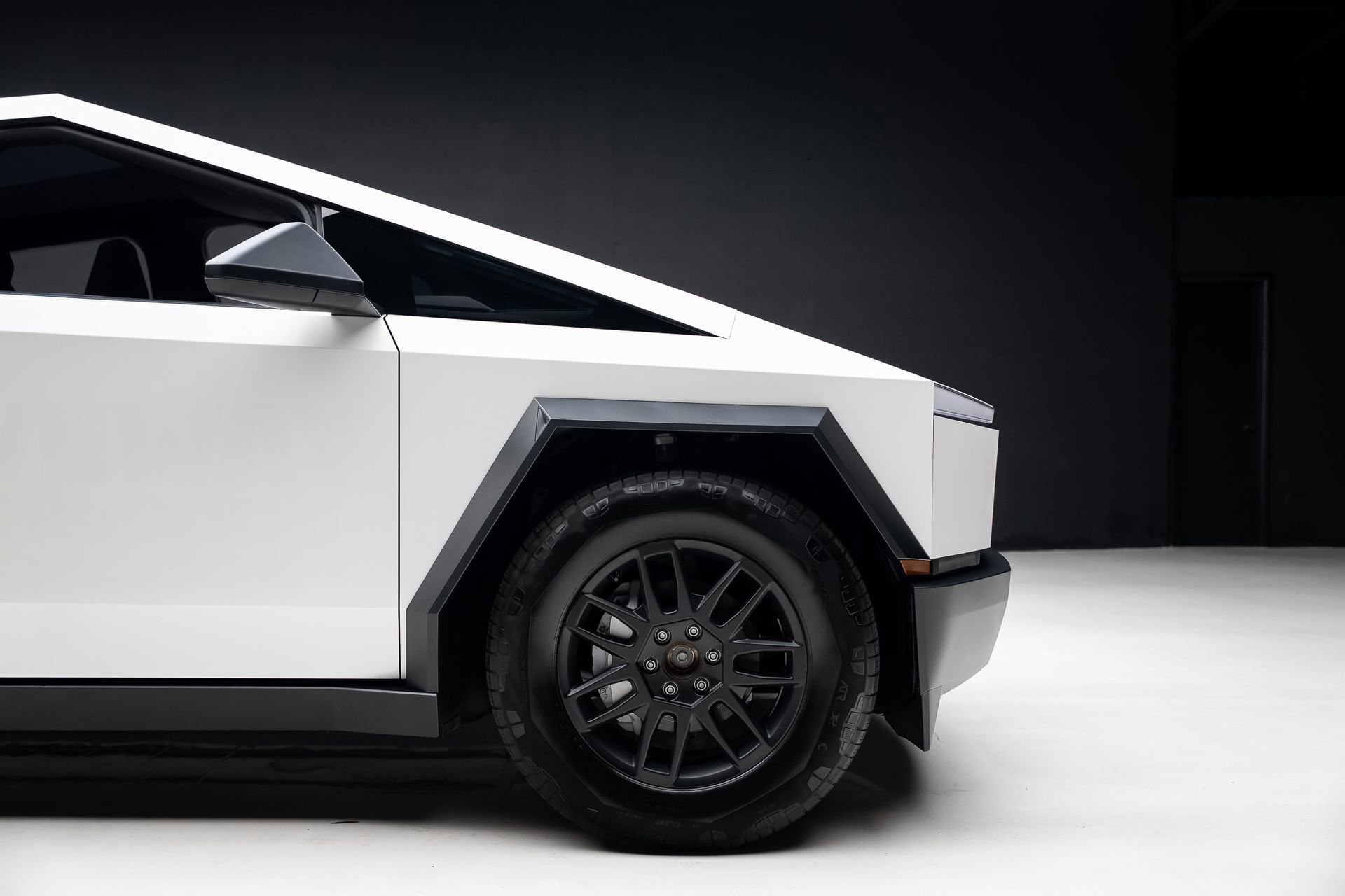 Used 2025 Tesla Cybertruck Cyberbeast AWD/4WD image 32