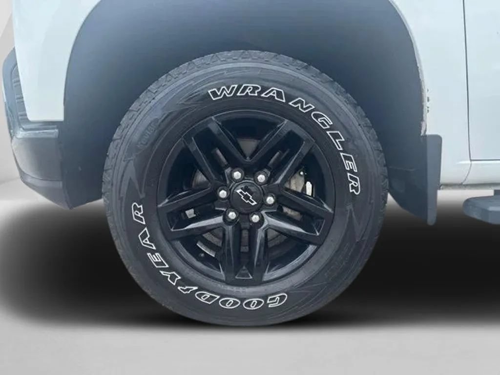 Used 2019 Chevrolet Silverado 1500 LT Trail Boss AWD/4WD image 32