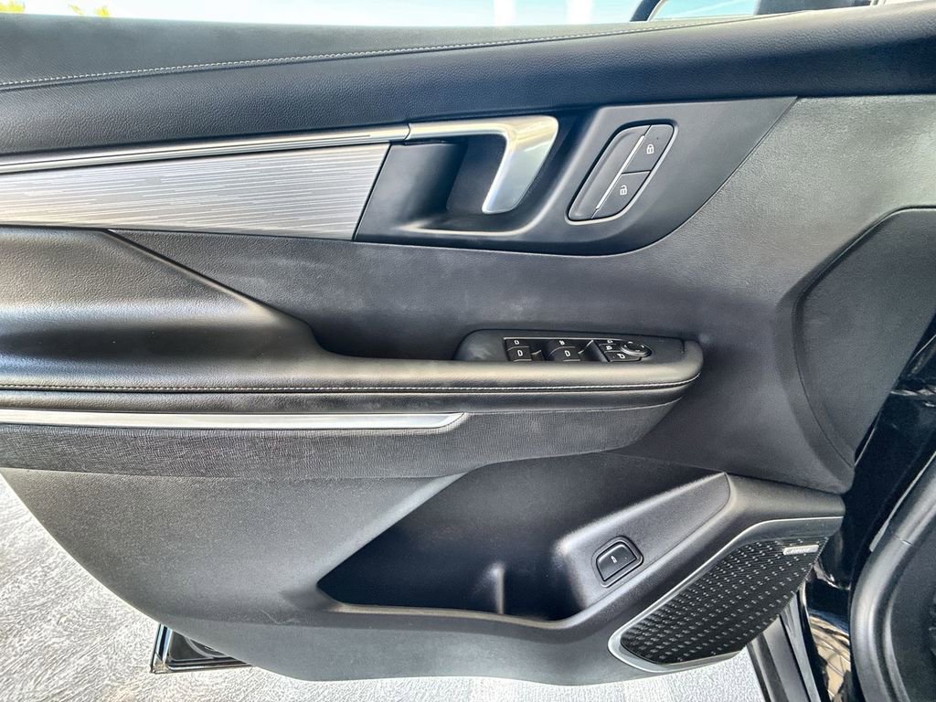 Used 2025 Buick Enclave Preferred AWD/4WD image 14