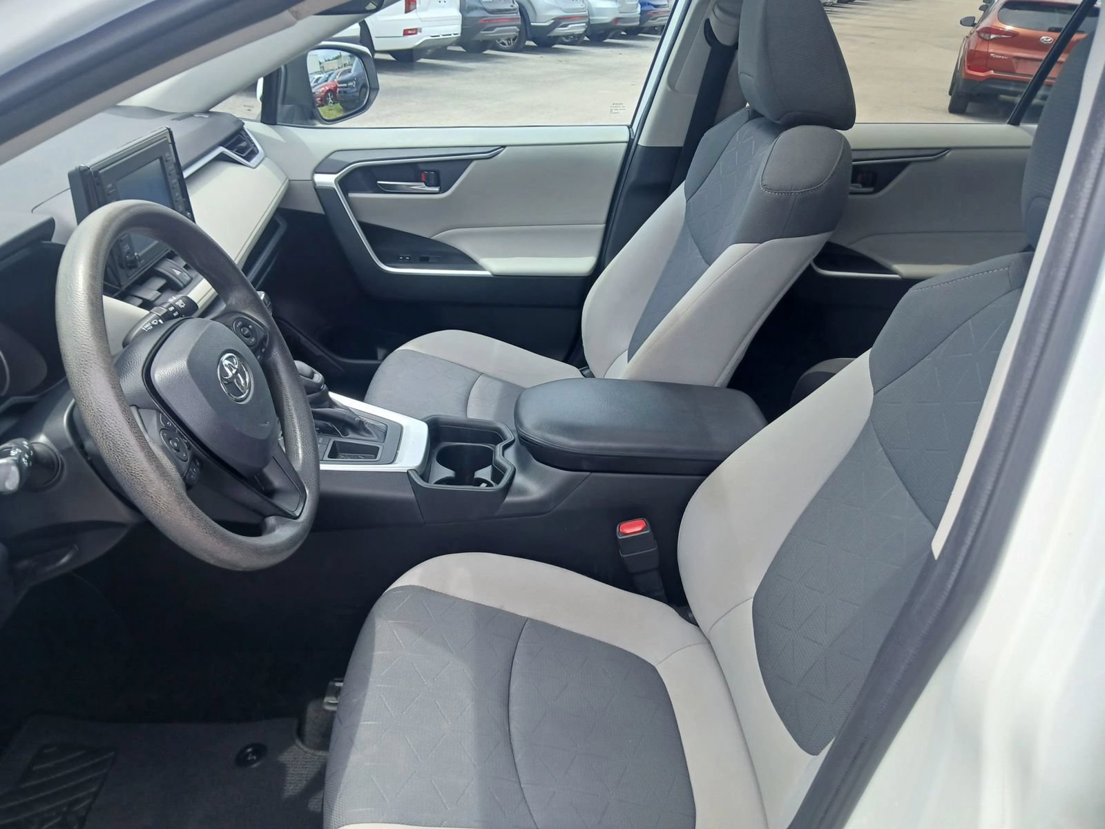 Used 2020 Toyota RAV4 XLE w/ Convenience Package FWD image 9