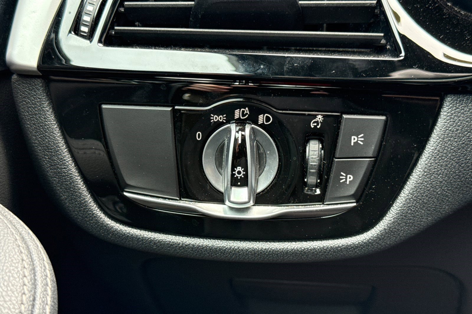 Certified 2023 BMW 540i w/ Premium Package image 34