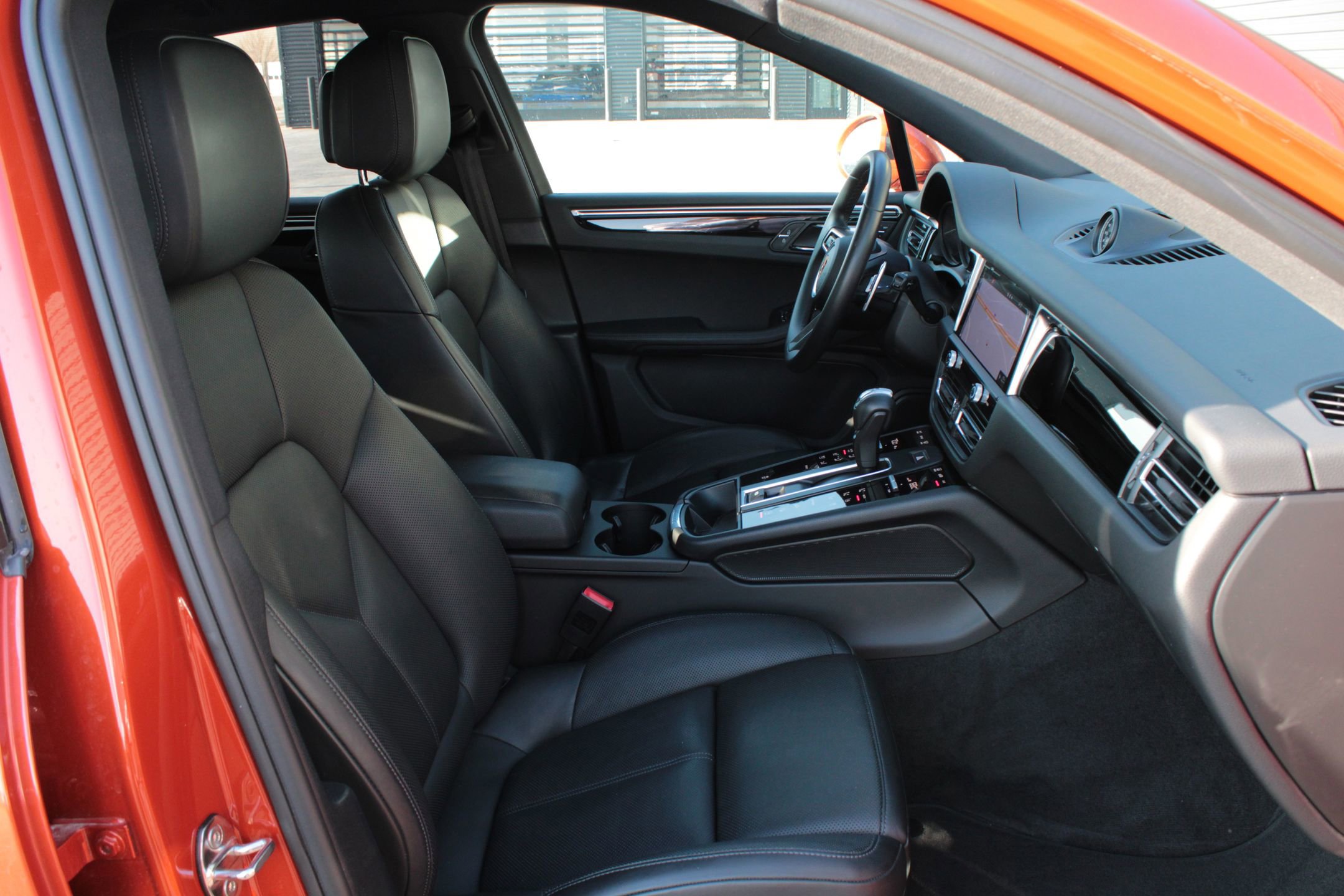 Used 2023 Porsche Macan image 25