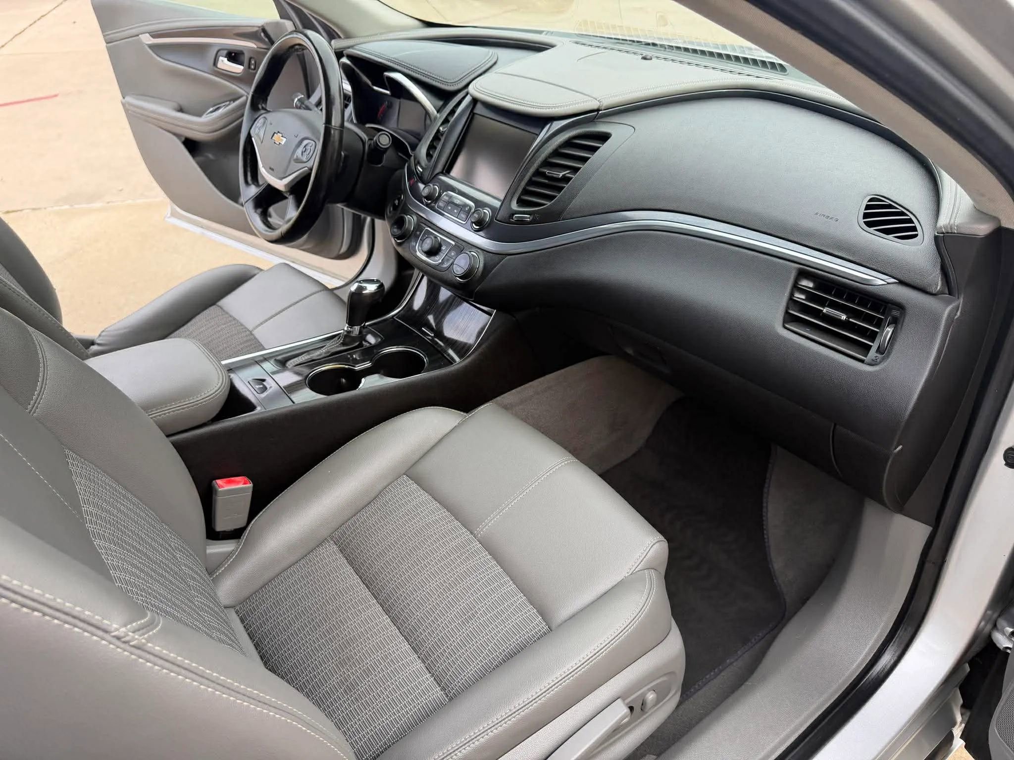 Used 2019 Chevrolet Impala LT image 22