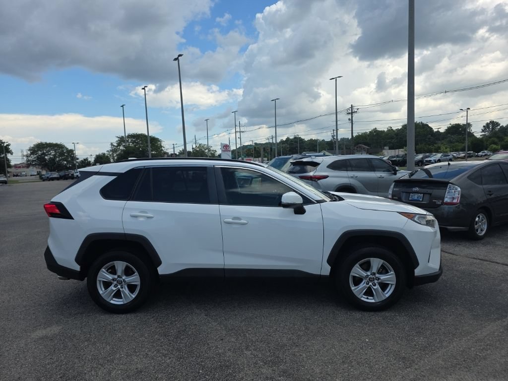 Used 2021 Toyota RAV4 XLE w/ Convenience Package FWD image 4