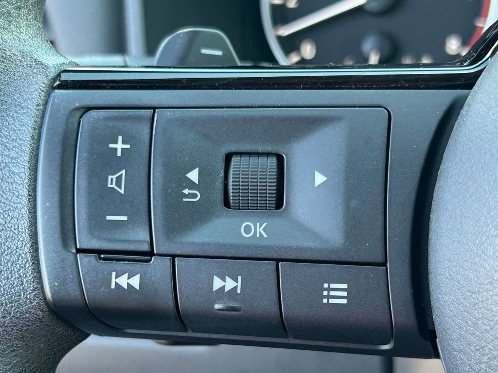 Used 2023 Nissan Rogue SV AWD/4WD image 24