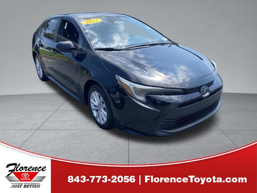 Used 2023 Toyota Corolla LE w/ LE Convenience Package FWD image 1