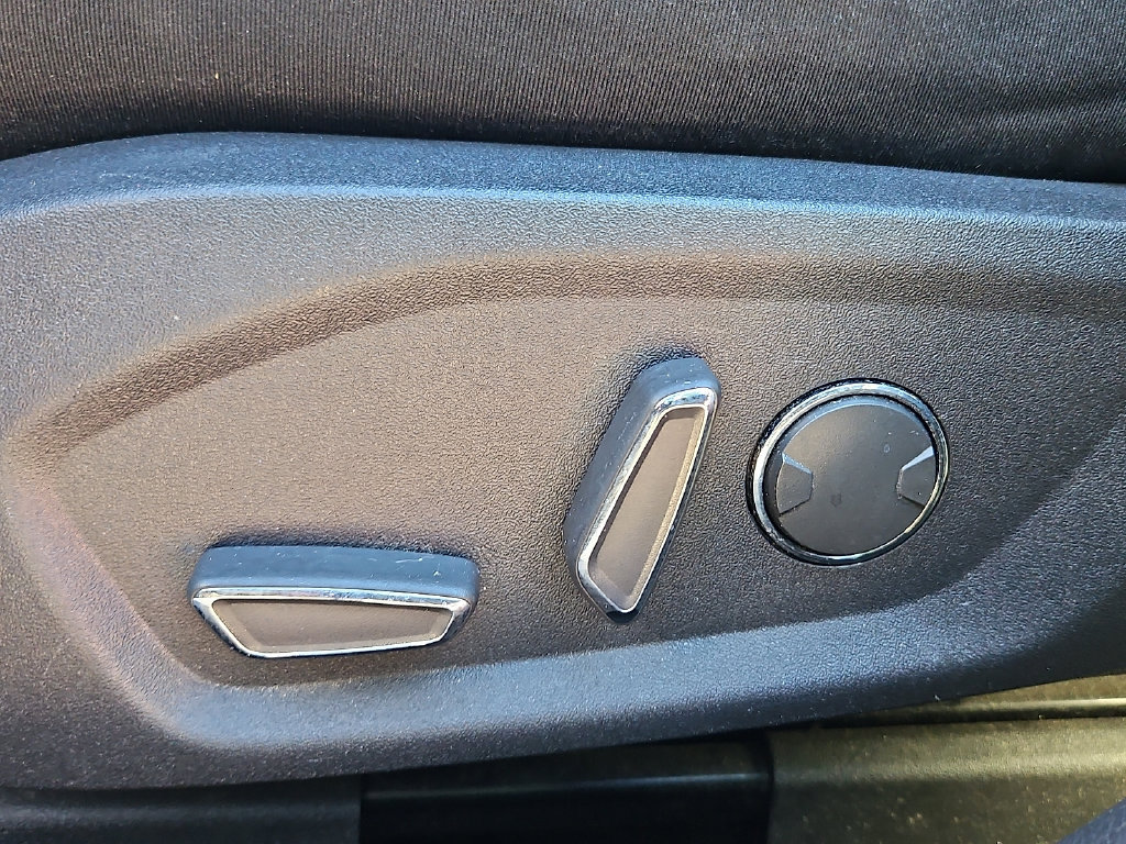 Used 2015 Ford Fusion SE FWD image 27