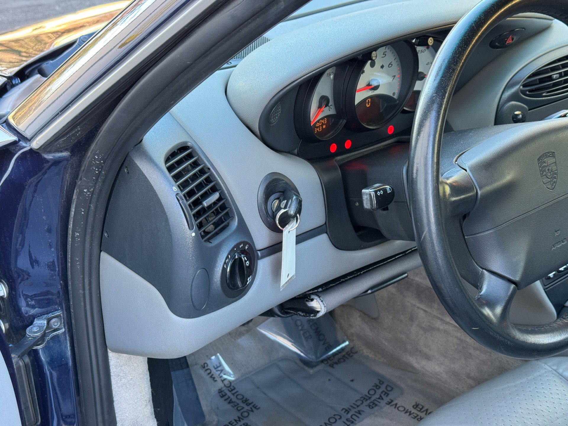 Used 1999 Porsche Boxster image 28