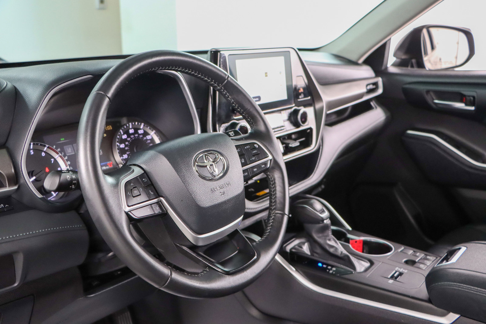 Used 2024 Toyota Highlander XLE image 23
