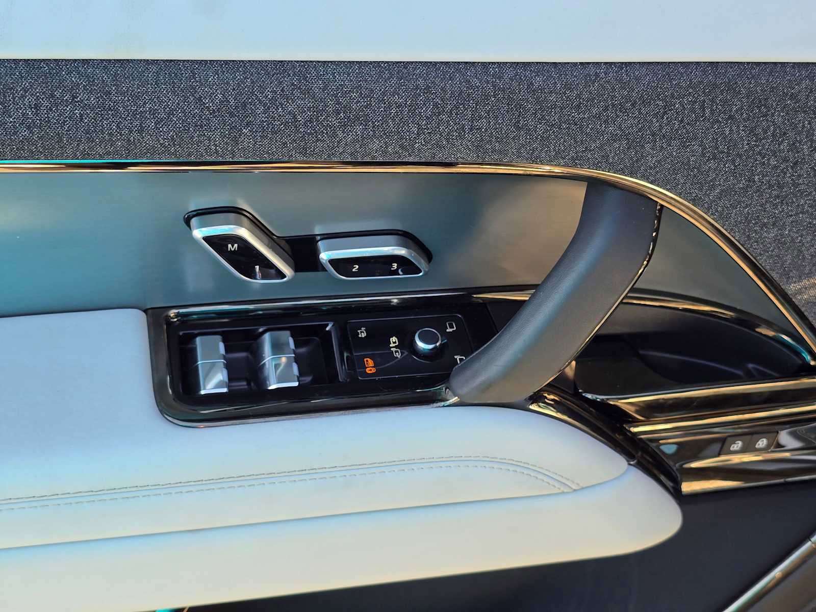 Certified 2025 Land Rover Range Rover Sport SE image 23