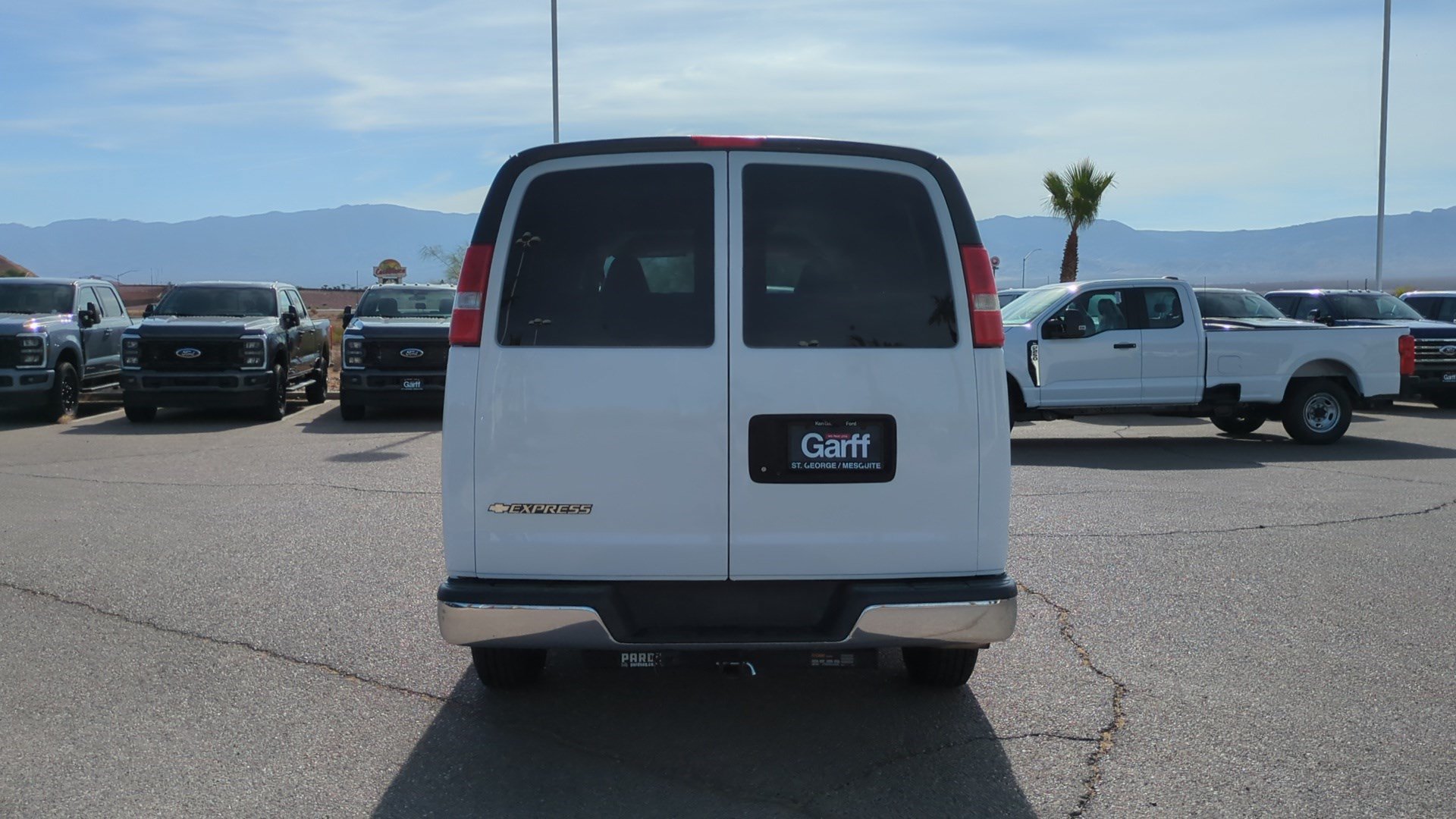 Used 2019 Chevrolet Express 2500 LT w/ LT Preferred Equipment Group RWD image 4
