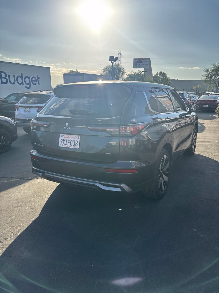 Used 2025 Mitsubishi Outlander SE AWD/4WD image 4