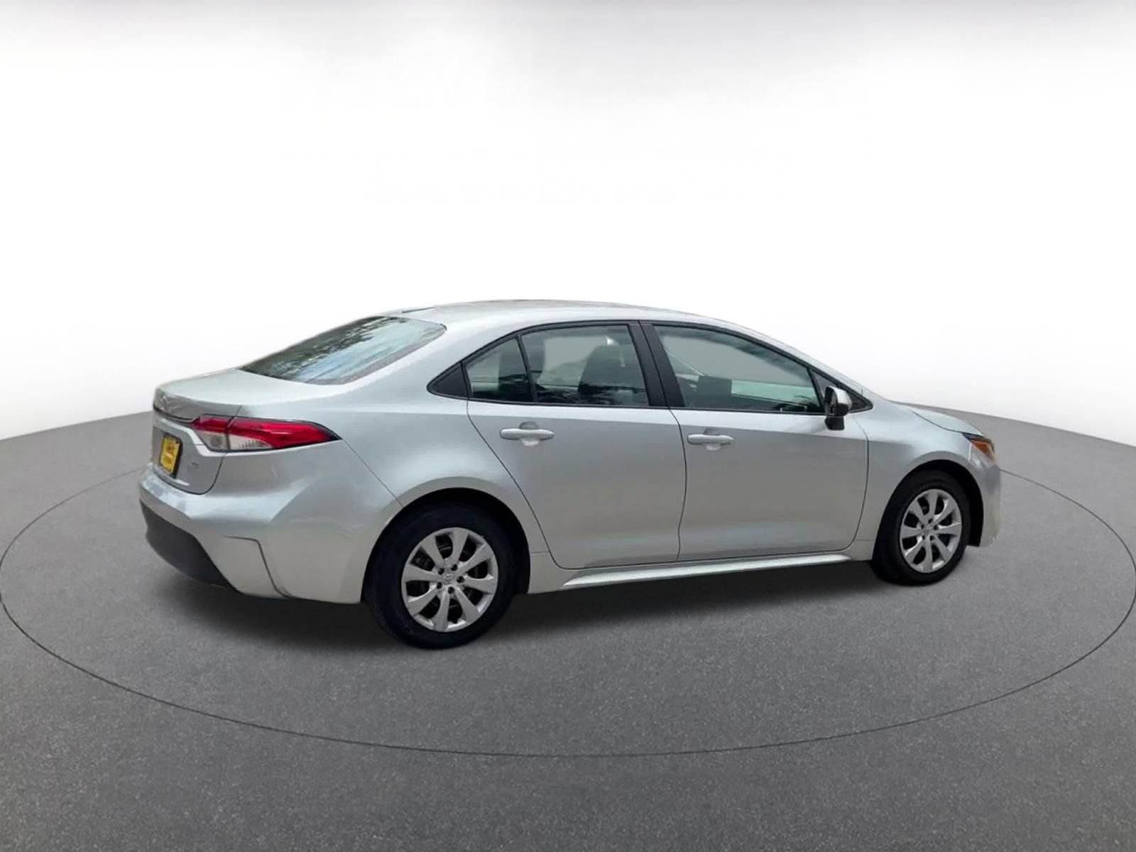 Used 2025 Toyota Corolla LE FWD image 14