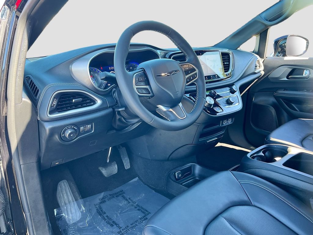 Certified 2025 Chrysler Pacifica Select image 7