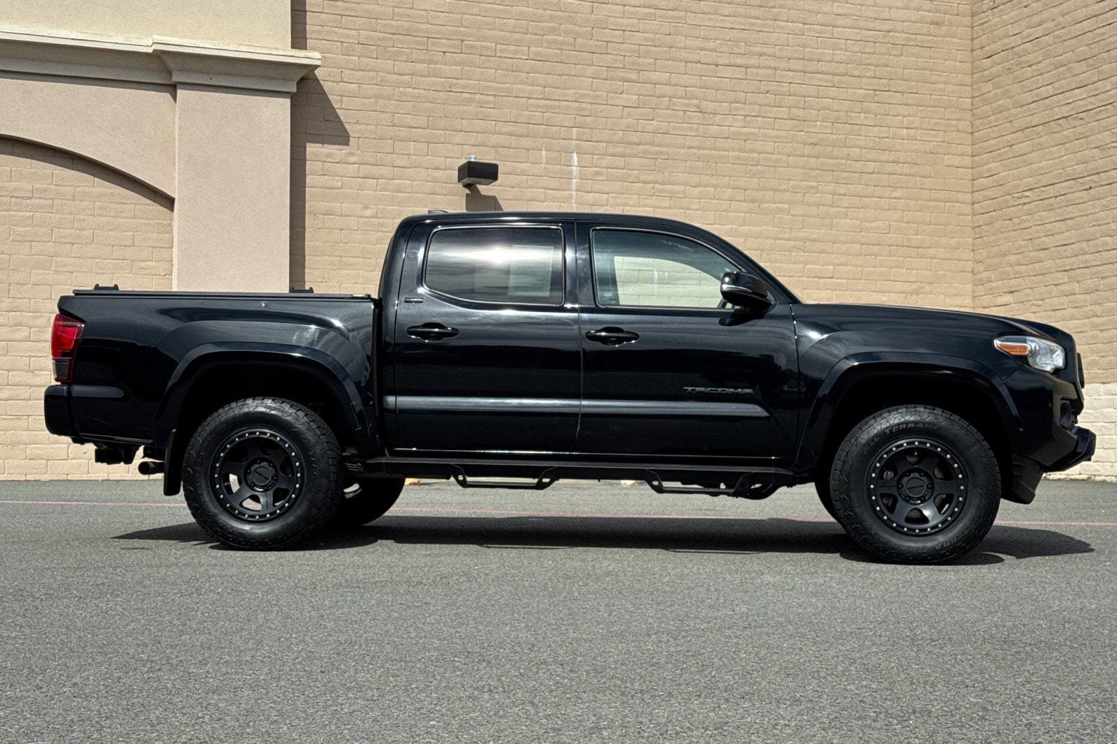 Used 2020 Toyota Tacoma SR5 w/ Technology Package AWD/4WD image 3
