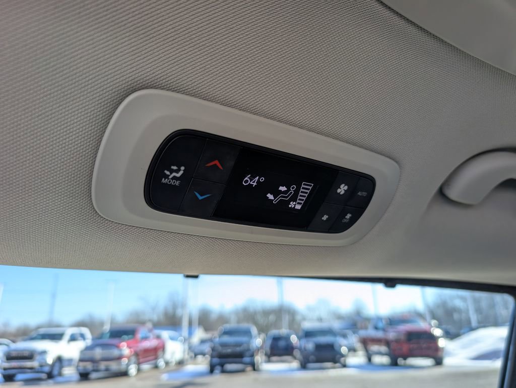 Used 2024 Chrysler Pacifica Touring-L image 16